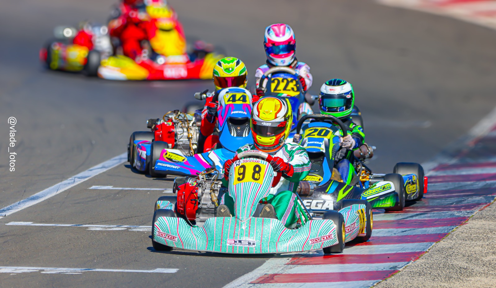 Kart da Xtreme Kart em ação na pista